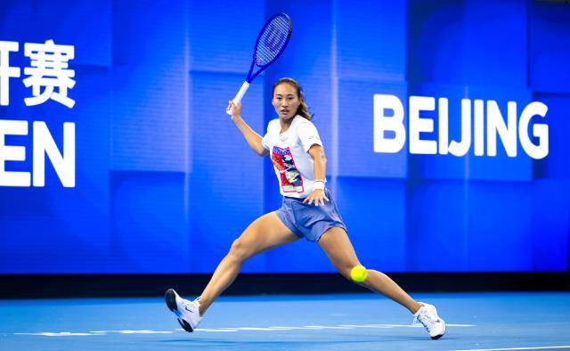 娃位列, 她今年在W, 本西奇之间 娃位列, 她今年在W, 本西奇之间